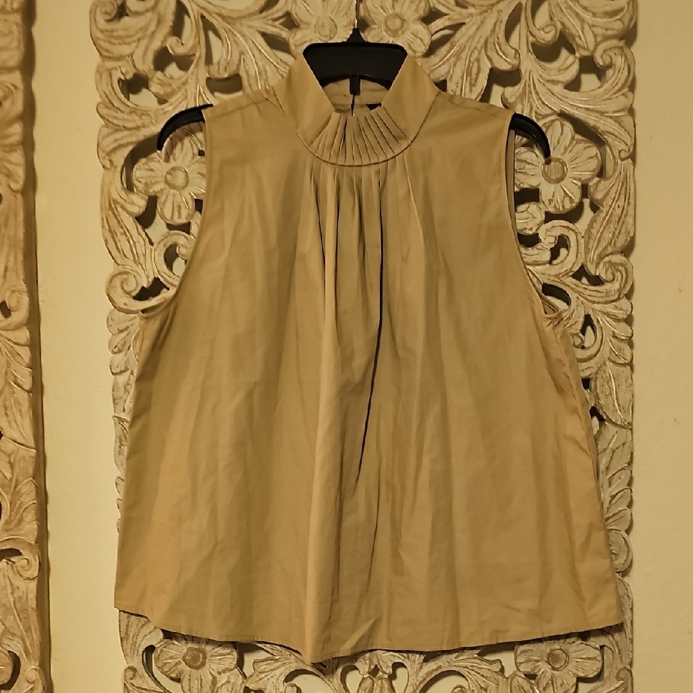 🥳 FINAL OFFER 🥳Banana Republic Elegant Tan Sleeveless Top